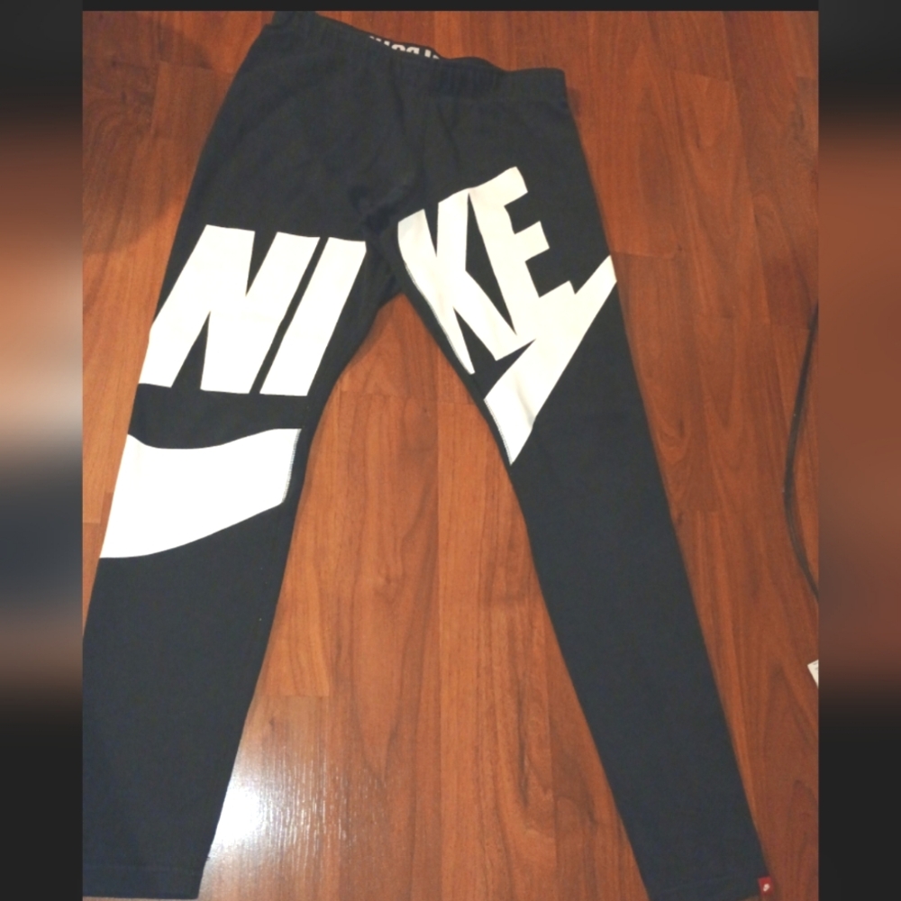 Women's Nike Tights Size Medium